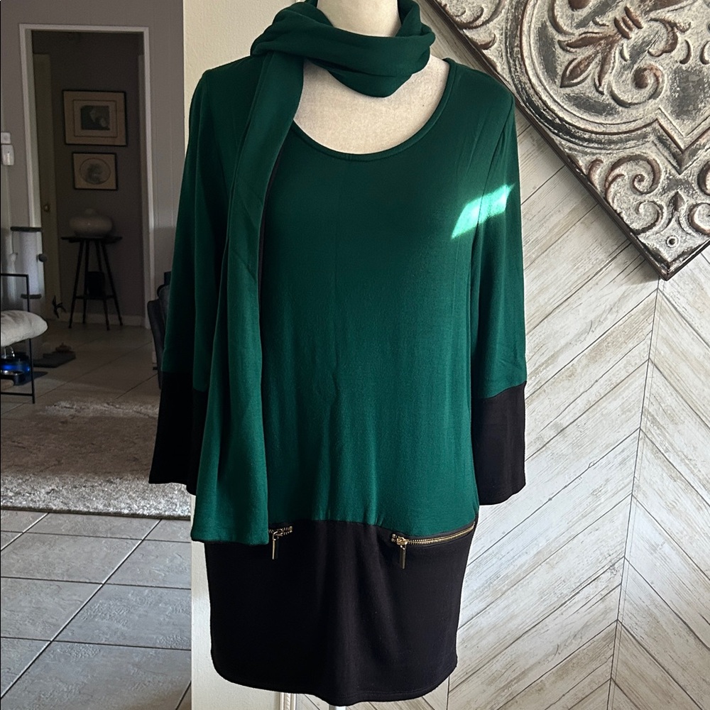Coco Bianco 2pc forest green/black tunic top, zipper pockets, separate scarf L